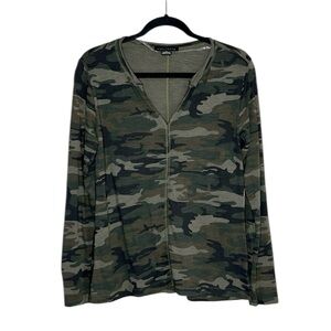 Sanctuary camo camouflage split neck long sleeve top size Small